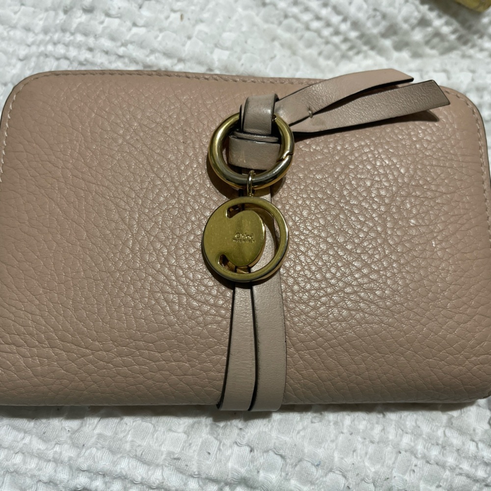 Pre-loved Authentic Light pink Chloé Leather Wallet with Gold Accents